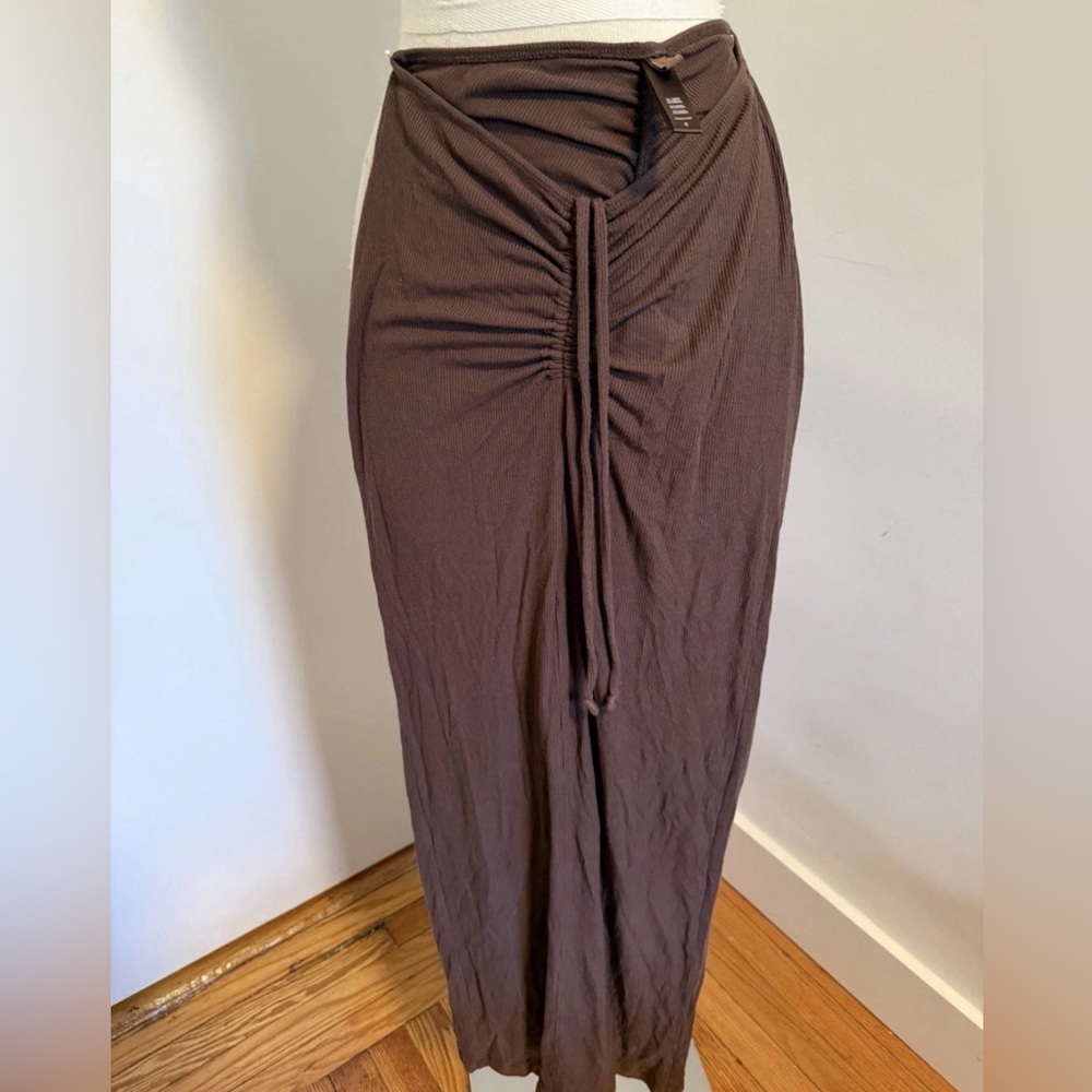 Skims  Cocoa Soft Ribbed Lounge
Ruched-Front Skirt With Butt
Cinch S